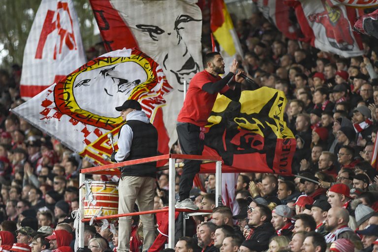 Union Berlin Fans protestieren gegen Kollektivstrafen und